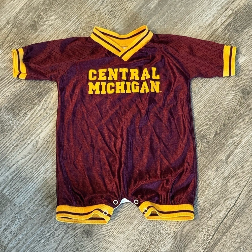 Baby 9-12 mo Central Michigan‎ University vintage jersey style outfit